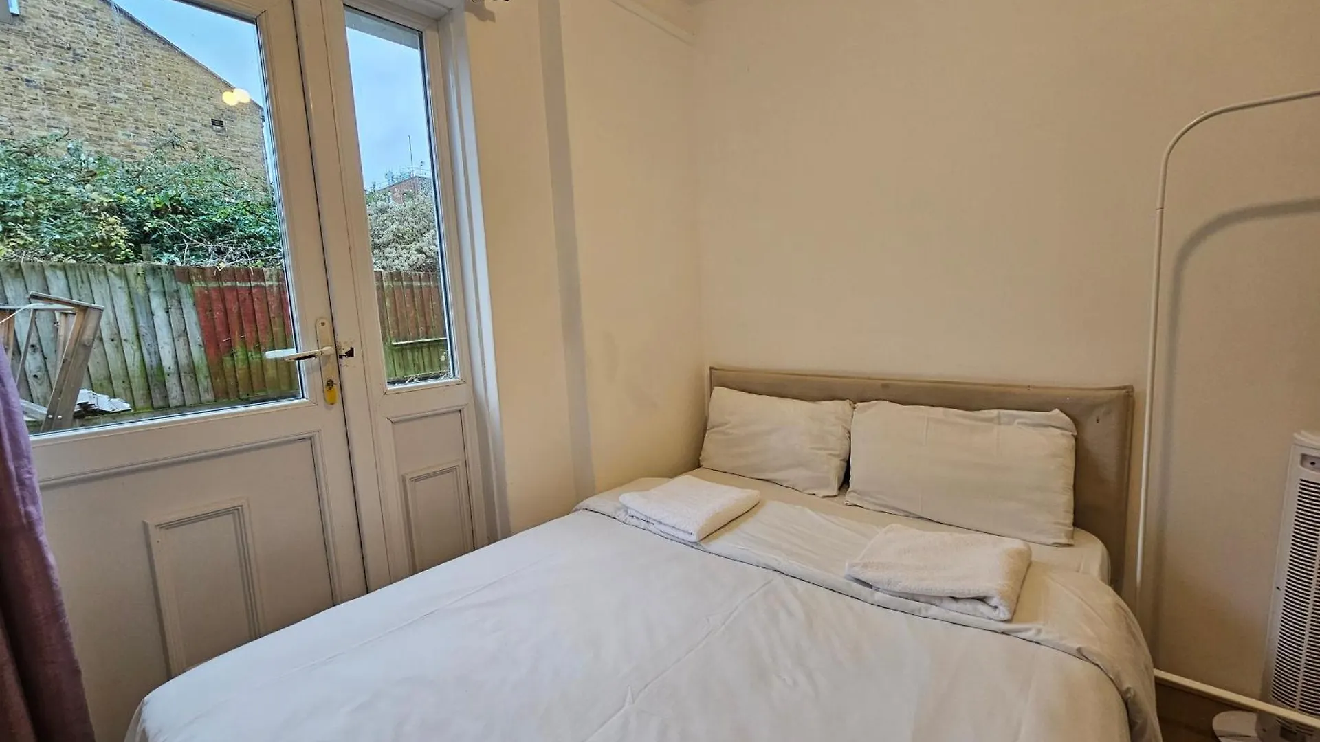 Guest house Rooms Near Canary Wharf London