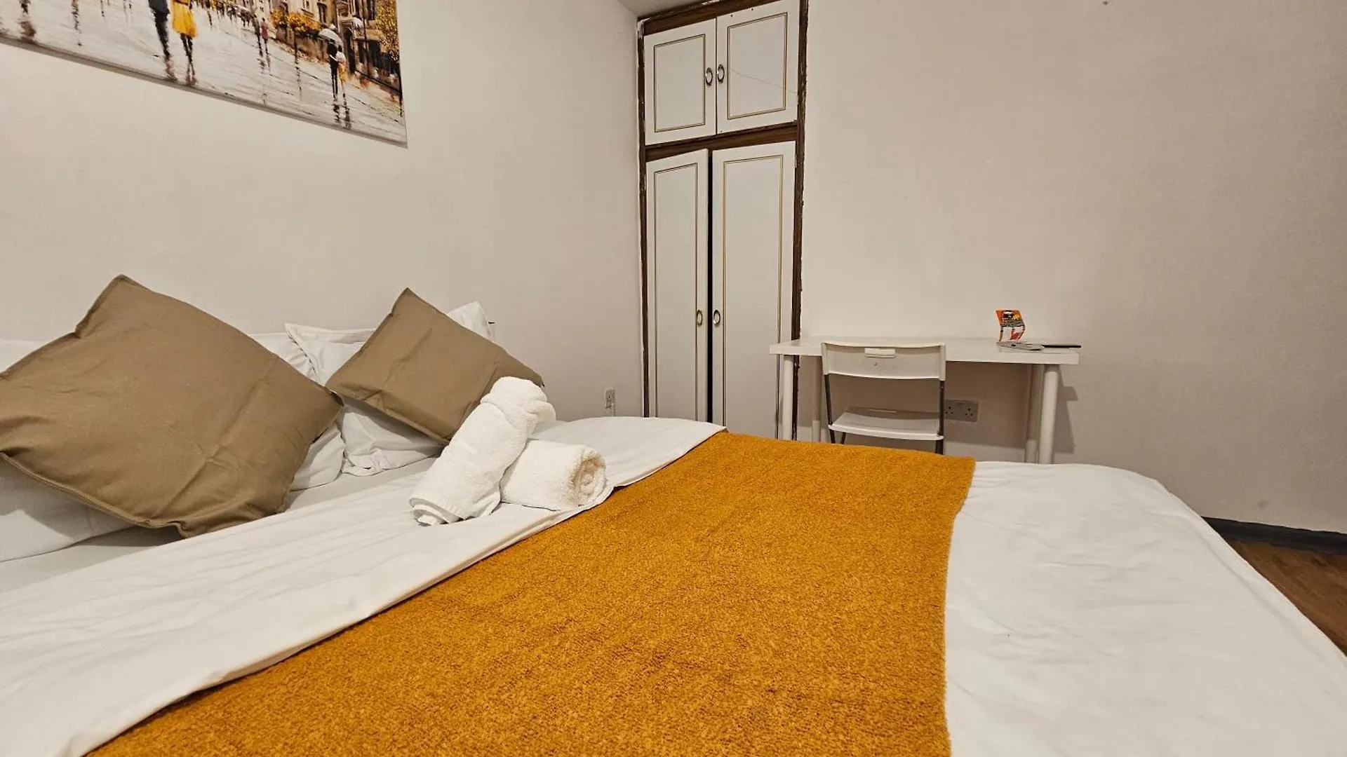 Guest house Rooms Near Canary Wharf London